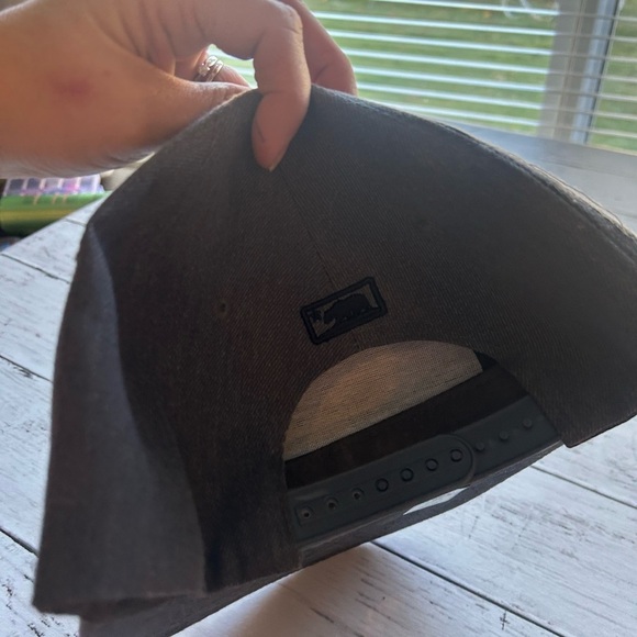 California top level one size snap back hat grey and black - Picture 3 of 6
